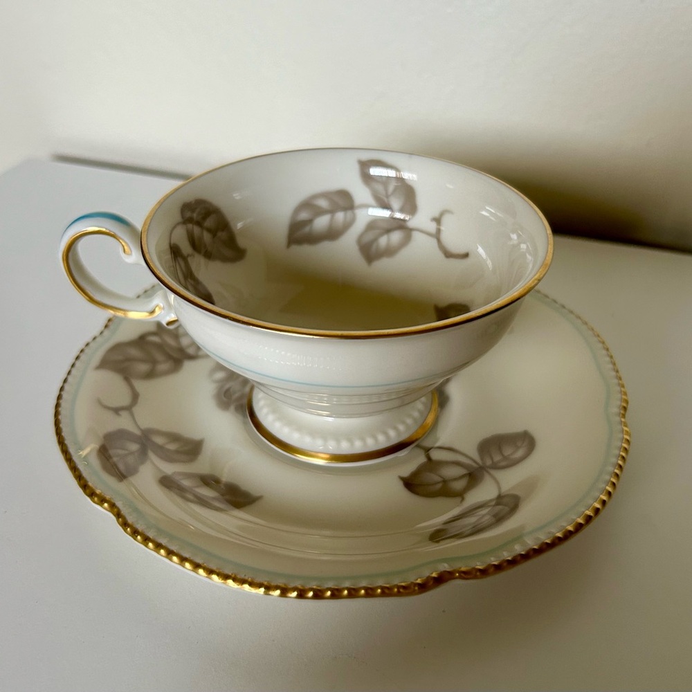 Beautiful vintage 50s porcelain Gloria tea set